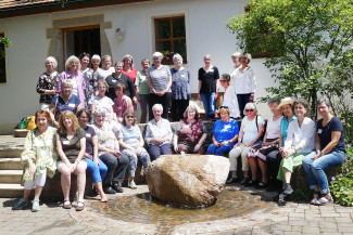 Gruppenbild der Frauen auf Hof Birkensee